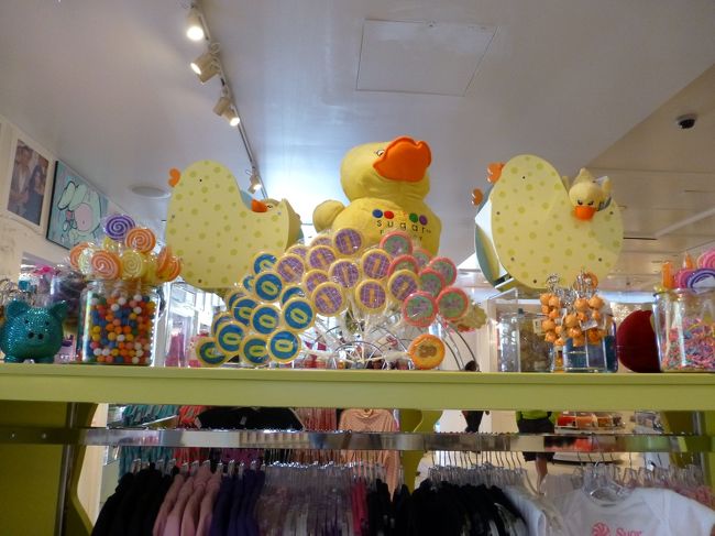 お土産にぺろぺろキャンディも考えたけど、結構食べるの大変ですよね。<br />と言う事で止めました。