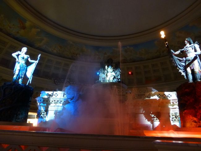 11時からの噴水ショー「アトランティス」<br /><br />真ん中が王様かな？<br />そして左の女性と右の男性が喧嘩します。<br />（ヒヤリングすっごい適当）<br /><br />最後にドラゴンが出てきて終了〜。<br /><br />中々見ごたえのある10分間のショーでした。<br /><br />ショーは毎時あります。