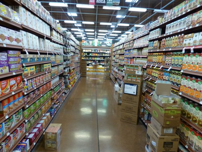 ホールフーズはオーガニックスーパー。<br />こちらの商品なら安心してお土産に出来ます。<br /><br />クラッカーとスープのコーナー