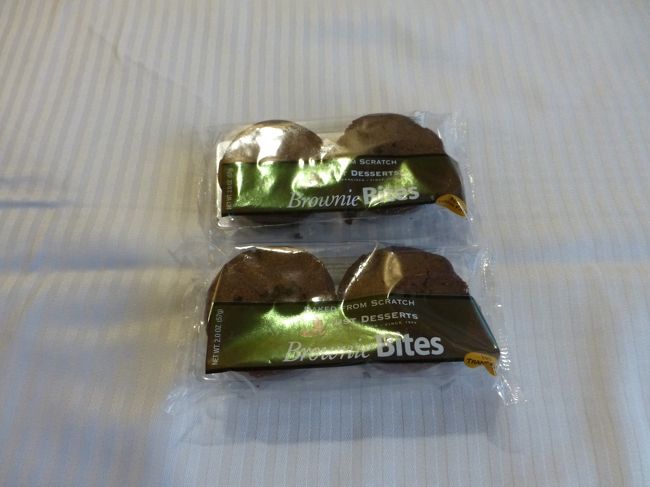 このチョコブラウニーがとっても美味しかったです！<br /><br />レジ前で2個で1.5ドル<br /><br />外カリカリ、中しっとり濃厚なブラウニー。<br />帰って早速コーヒー入れて食べました。<br /><br />もっと買ってくれば良かったよ〜。