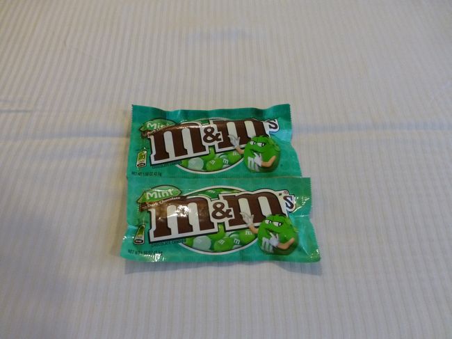 ｍ＆ｍでは高かったので、ABCストアーで購入。<br /><br />ミント味のチョコ　1ドル