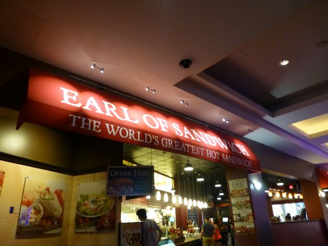 お目当てはアールオブサンドイッチ。<br /><br />サンドイッチ伯爵の子孫がオーナーと言う噂のこのお店。