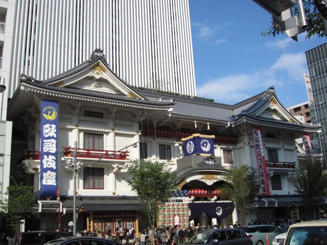 有楽町から東銀座方面へあるき、『歌舞伎座』へやってきました。<br />チケットはもっていませんから、外から見るだけです（笑）