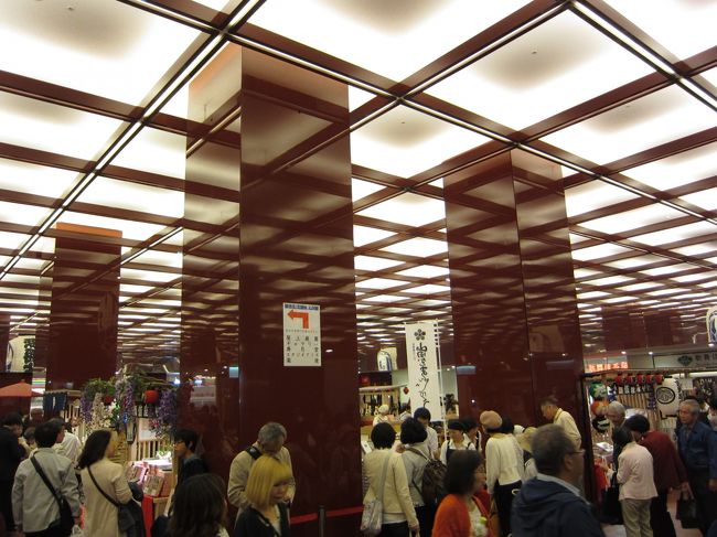 こちらは地下ホール。幕の内弁当も販売しているし、みているだけでもたのしいですよ（笑）<br /><br />災害時は避難先となるようです。