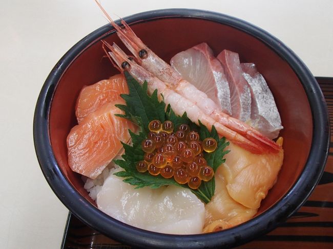 海鮮丼ですね。