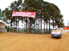 周りはこのように原生林で囲まれた大自然です。