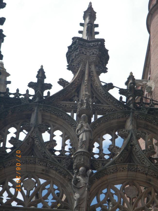 この大聖堂の外壁中、唯一の装飾らしい装飾。