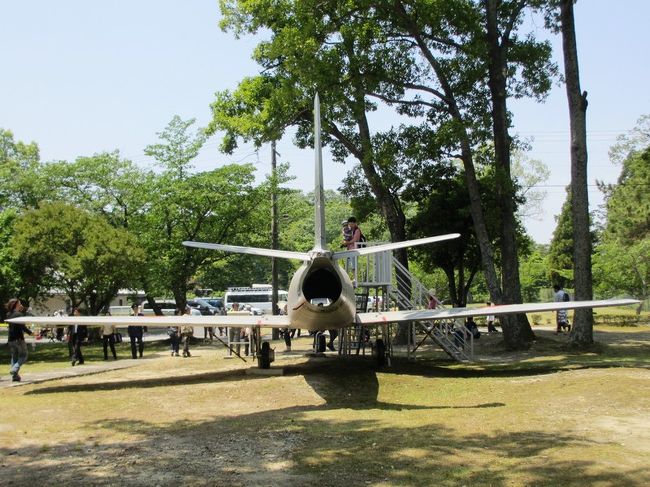 これ、後から戻って来た時に撮ったんですが、後ろから見たところ。<br /><br />遠目の方が好きですね、個人的には。<br />翼の直線的なところが良いのかな。