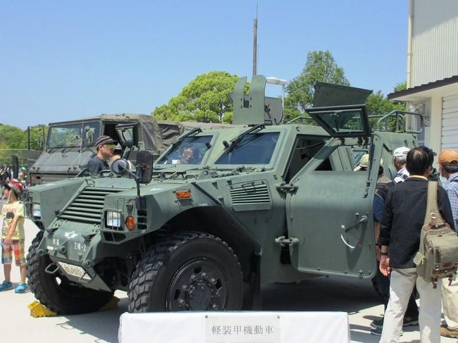 ここが、入口から見て、会場の一番左奥になります。<br />（まだ、右奥があるので）<br /><br />写真の下にも説明書きが写り込んでますが、「軽装甲機動車」です。