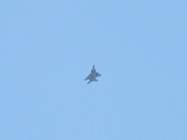 続いて、2機目も登場。<br />これも何となくですが、傾いてる感じがおわかりいただければと。<br /><br />あっという間の飛行展示でしたが、テンションがあがりました♪<br /><br />思ってたより写真の枚数が多くなっちゃいましたので、続きは後編で。<br /><br />午後からは救難ヘリがやって来ます！