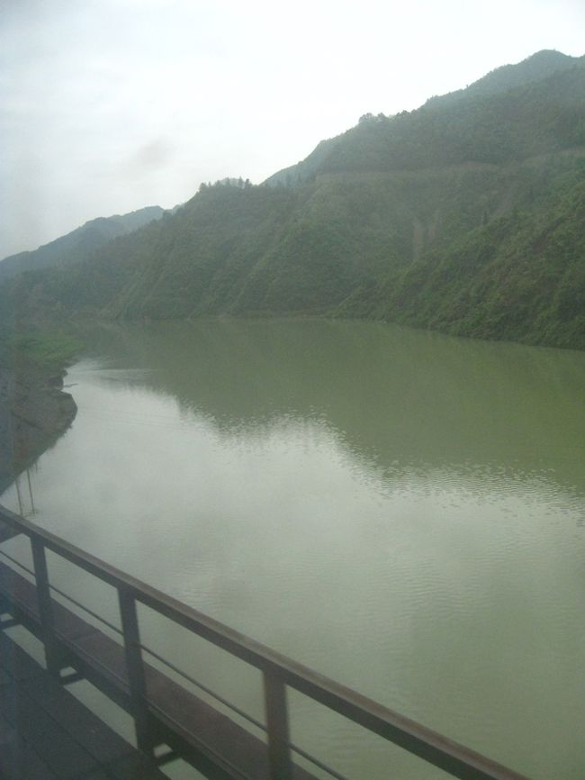 鎮遠に到着する10分位前に列車から鎮遠古鎮が見えたのですが、写真撮れませんでした…