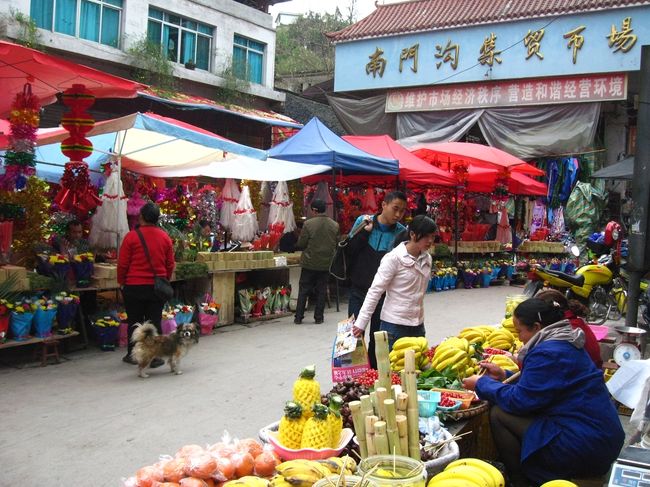 市場を発見。<br /><br />○　南門溝集貿市場