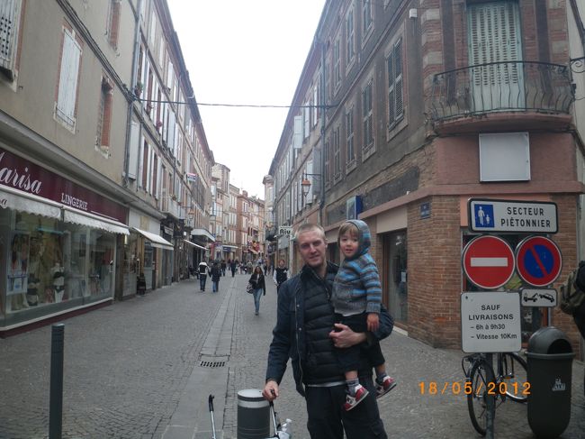 お洒落な雑貨屋やカフェなども立ち並んで、素敵です。