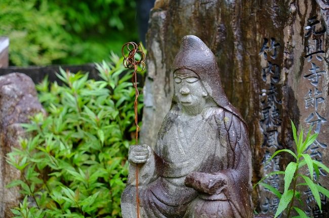 境内の一角には、役行者さんもいらっしゃいました。