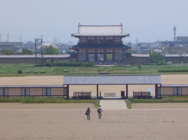 復元された朱雀門です。