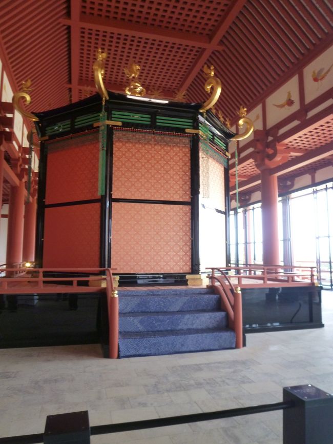 高御座外観模型です。