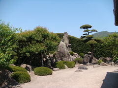 枯山水式庭園

ここも母ヶ岳が綺麗に見えます。