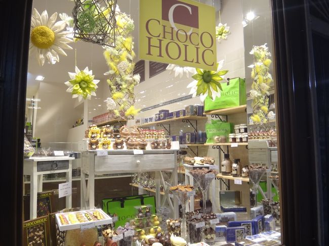 ベルギー・ブリュッセル【CHOCOHOLICK】<br /><br />チョコホリックはホワイトとイエローを基調とした<br />明るい雰囲気のチョコレートショップです。