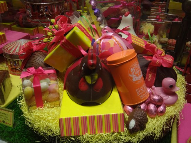 【コルネ ポート・ロイヤル】ベルギー・ブリュッセル<br /><br />カラフルなラッピングも可愛いです。