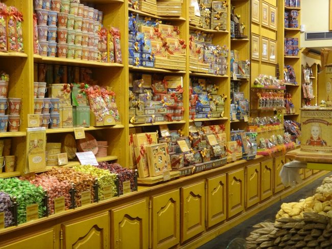 ベルギー・ブリュッセル【ラ・キュル・グルマンド】<br /><br />フランスの伝統菓子をお土産にするのであれば、<br />このお店をお勧めします。