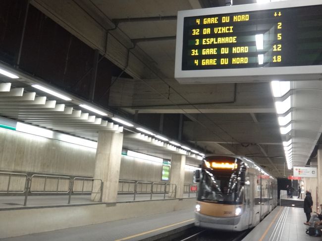 「Gare du Nord」（北駅）行きの<br />メトロ4号線に乗車します。<br /><br />「Gare du Nord」を直訳すると「北駅」なのですが、<br />「ブリュッセル北駅」と言った方が分かりやすいかも・・・。