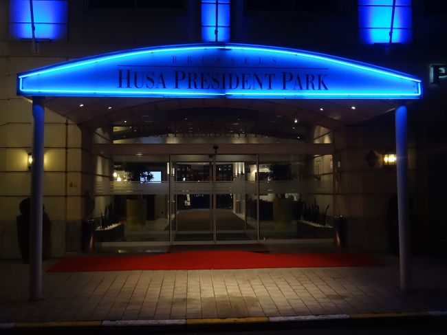 『HUSA PRESIDENT PARK』<br /><br />ホテル・ウサ・プレジデント・パークの<br />正面入口です。