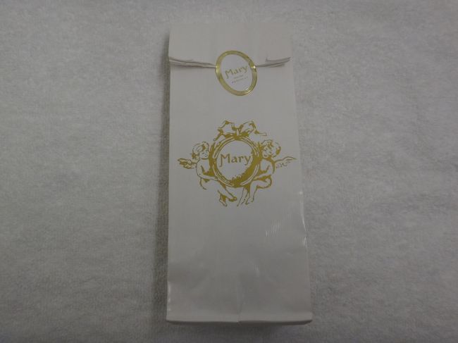 ベルギーチョコレートのお土産は、日本未上陸で、<br />ベルギー王室御用達の【Mary】（メリー）にしました。<br /><br />次の旅行記に続きます↓<br /><br />〈HIS オランダ・ベルギー・フランス８日間 ⑦<br />世界遺産ブルージュ歴史地区（愛の湖、<br />世界遺産ベギン会修道院、世界遺産鐘楼、<br />マルクト広場等）散策、<br />続・ベルギーチョコレートのショップ巡り、<br />パリ市内観光、フランスのスーパーでお買い物編〉<br /><br />http://4travel.jp/traveler/rabirabiori/album/10778465/