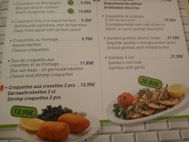ベルギー・ブリュッセル【シェ・レオン】（Chez Leon）<br /><br />アラカルトメニューの値段です。<br /><br />写真左に料理の絵が掲載されていますが、<br />海老のクロケット（小さな丸い揚げ物料理）が<br />お勧めみたいですね。