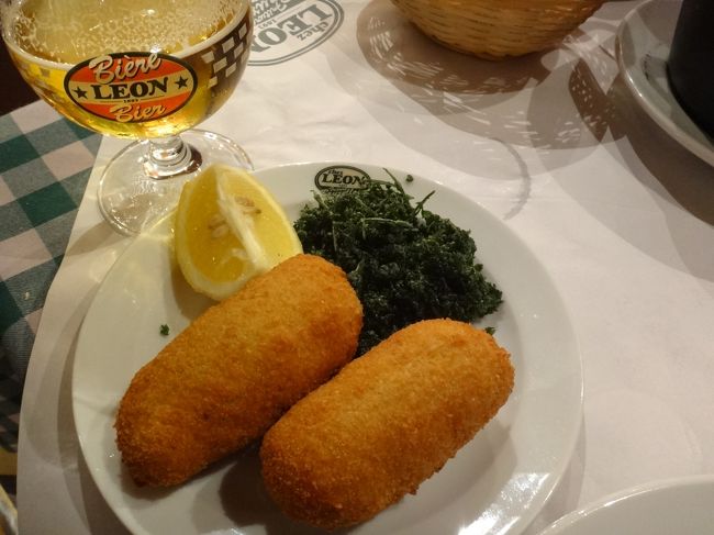 ベルギー料理【シェ・レオン】（Chez Leon）<br /><br />・Croquettes de Crevettes（海老のクロケット）<br />13.95ユーロ（約1,772円）<br /><br />小エビ入りでクリームソースが溢れ出ます。<br />シェ・レオンのお勧め料理ということだけあって、<br />厚みがあり美味しかったです☆