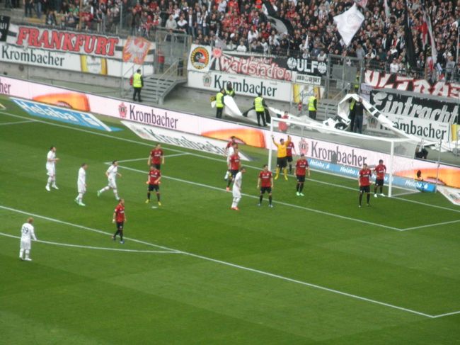 　ちなみにカードはアイントラハト・フランクフルトＶＳフォルトゥナ。デュッセルドルフ。<br /><br />　友人の旦那さん（ドイツ人）曰く“アイントラハト”は“一つにまとまる”的な意味だそうなのでいわゆる“ユナイテッド”なんだろう理解。