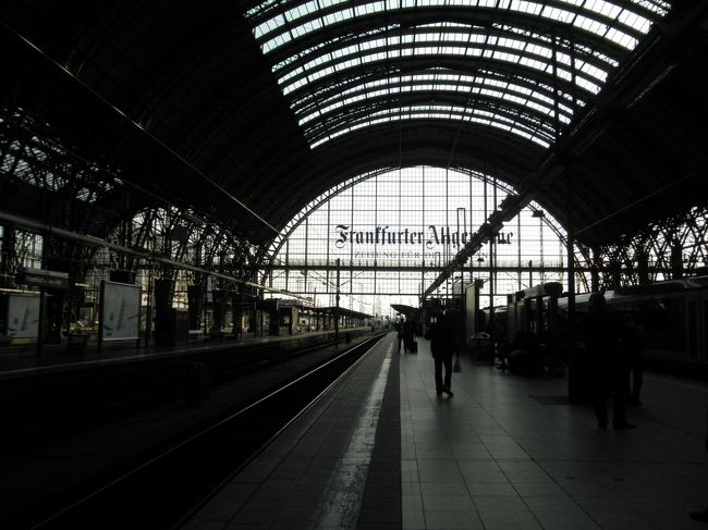 　上機嫌でフランクフルト中央駅に戻ってきました。
