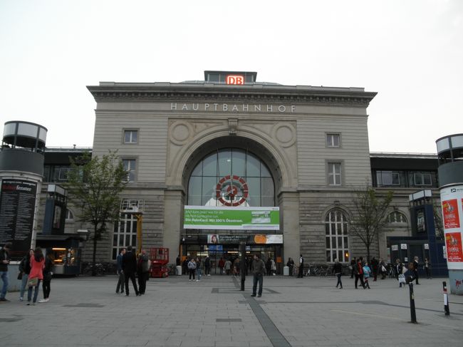 　マンハイム駅。<br /><br />　駅舎もドイツ的などっしりとしたつくり。