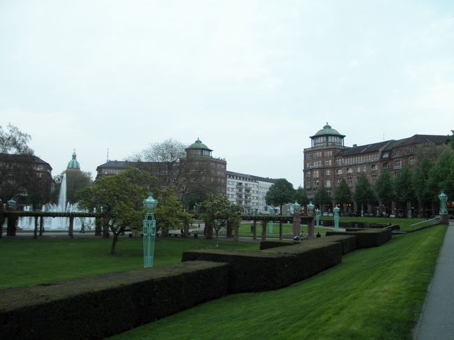 　夕飯食べるところを探していますが・・・。