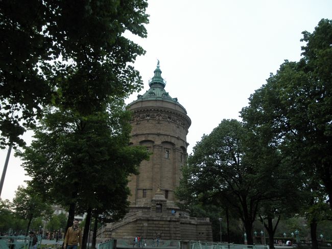 　なんか、ケバブ屋さんとイタリアンとか。ドイツ料理のお店とかパブが見当たらない。