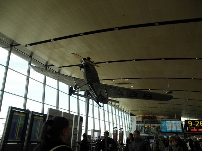 飛行機のオブジェ。