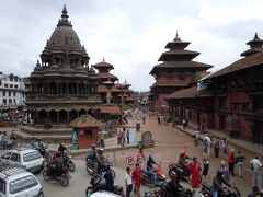 ホテルに荷物を置いたら、パタンへ行きました。
カトマンズよりバスで約30分。入場料３００rp。
昨日みたバクタプルが感動したので、少し感動も少なめでしたが、でもとても素敵です。