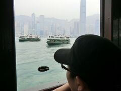 香港到着後、九龍島と香港島を結ぶスターフェリーに乗船しました。

運賃２HKDで船から香港を見渡せます。