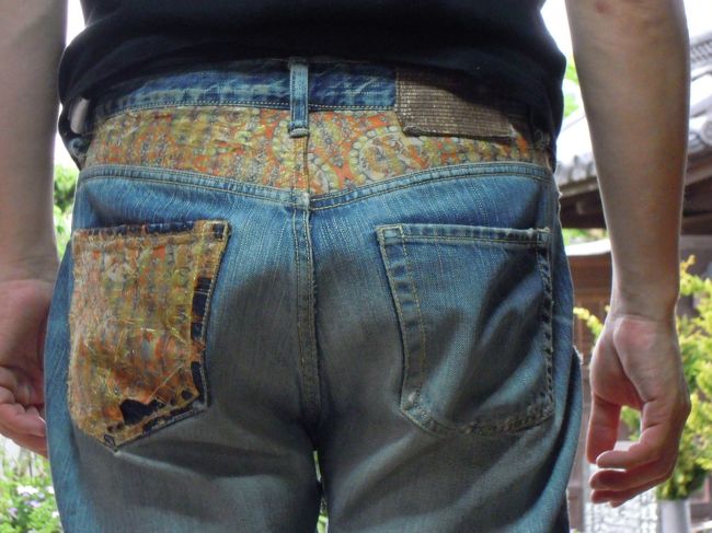 「かとくみ隊長のいないオフ会はいかりや長介のいないドリフターズのようだ」<br />とおっしゃる三輪さんのファッションチェック。<br /><br />ジーンズの刺繍は法隆寺に伝わる中国・唐代の錦「四騎獅子狩文錦(しきししかりもんきん)」<br />黒のTシャツは『東大寺大仏開眼１２５０年慶讃大法要』の記念のTシャツで気合が入っています。