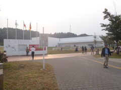 青森県立美術館の入口