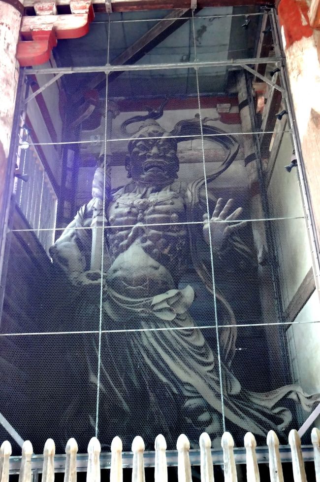 南大門金剛力士像<br /><br />通常とは逆で向かって左側が、阿形。