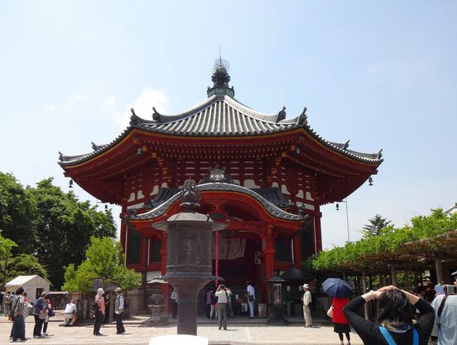 南円堂創建１２００年を記念して南円堂と北円堂を同時公開。<br /><br />南円堂。<br /><br />ご本尊の不空羂索観音菩薩様がおいでになります。