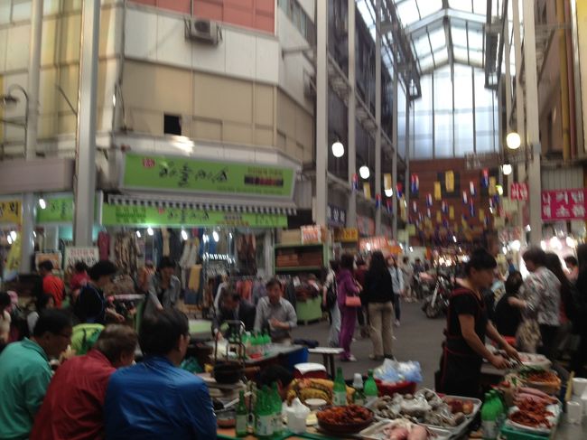 <br />　タクシーで皮の市場に行く予定が、発音のためか近くの<br /><br />　広蔵市場だったためここの凄いパワーも頂きました。<br /><br />　１０分ほど歩いて東出門に行き、ファッションビル、<br /><br />　皮の市場などで遅くまで楽しみました。