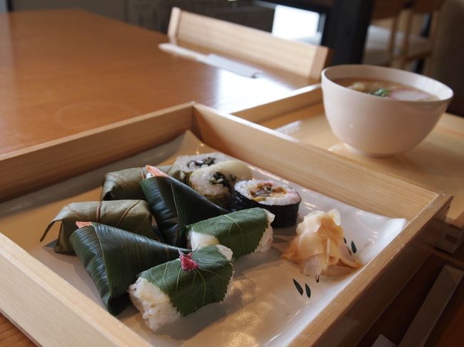 柿の葉寿司、ゐざさ寿司9貫とにゅうめん、小鉢のセット<br />お店のサイトみると、それっぽいメニューが無いんだけど、セットで頼んだ気がする・・・（汗）