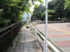 県道の④「橿木坂」バス停です。