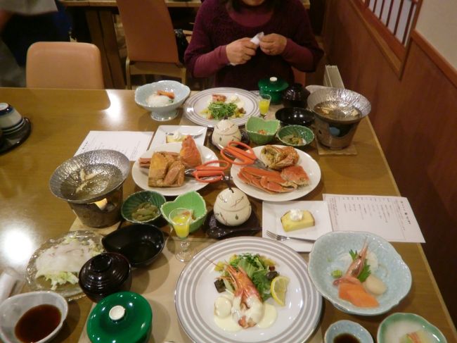 ２大カニを食する旅とのキャッチフレーズどおり、毛蟹とズワイ蟹が出てきた。<br />サイズは小ぶりだが、美味しい！