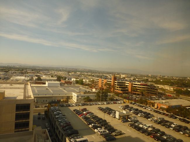 お部屋からの眺め。<br /><br />空港が近いので、飛行機が下りてくるのが見えました。