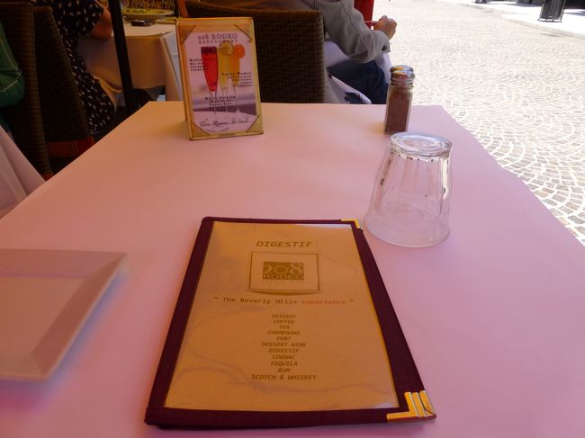 208ロデオでデザートを頂きます。<br /><br />朝食を食べて間が無かったので、受付でデザートだけでも良いか確認して席に案内してもらいました。