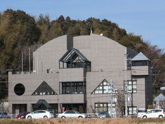 「水の館」の近くにある「鳥の博物館」です。
