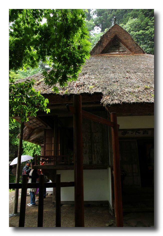 ▼吉水園　吉水亭　HPより<br /><br />　吉水園は江戸時代半ばの天明元年(1781)の春、加計隅屋16代当主の佐々木八右衛門正任が、この辺りの景観と地形に着目し、山荘として建設を思い立ったものです。