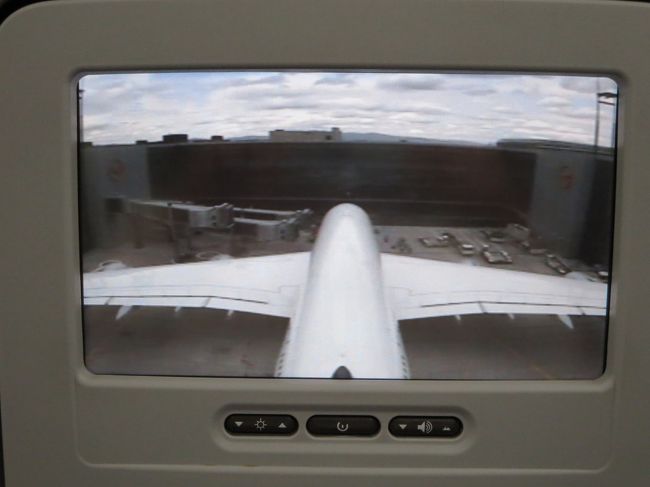 フランクフルトにＡ３８０が到着。尾翼の上にカメラがあるのか？